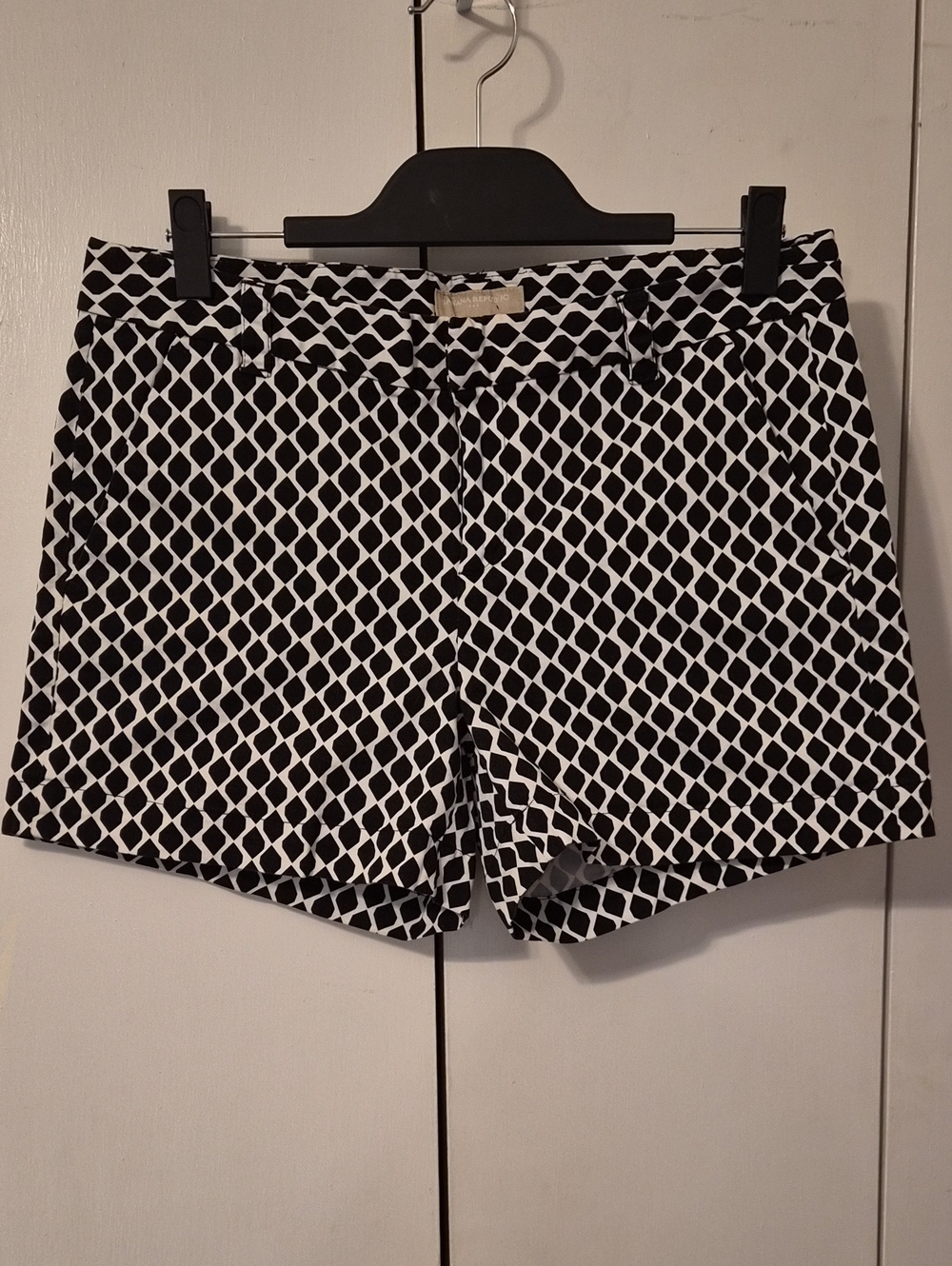 Banana Republic Factory Black & White Geometric Print Shorts, Size 10